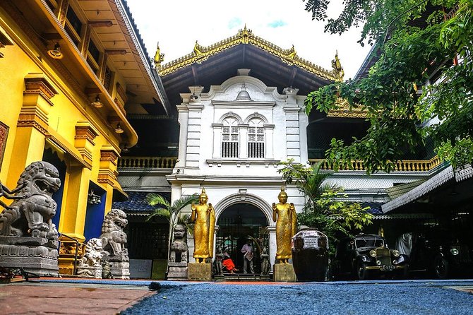 Colombo Private guideTour byTuk Tuk Morning Evening All inclusive - The coast, lighthouse, and Old Parliament