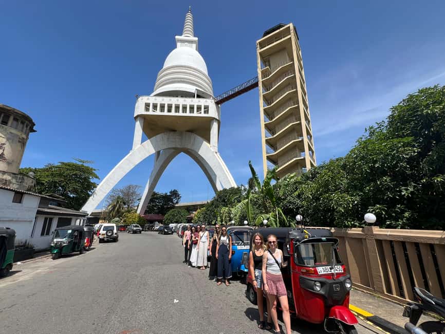 Colombo: Private Tuk-Tuk City Tour with All Entry Fees - Galle Face Green and the old Parliament