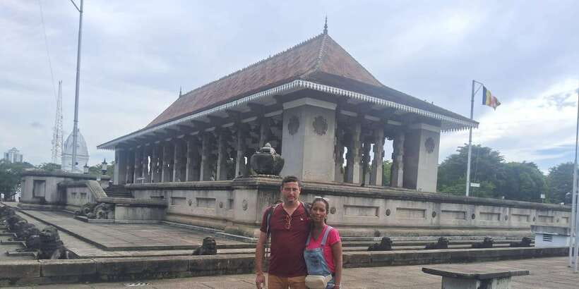 Colombo: Private Tuk-Tuk City Tour with All Entry Fees - Tea, king coconut, and the shopping stop