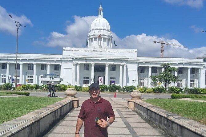 Colombo Private Tuk-Tuk City Tour with All Entry Fees Included - The Red Mosque and the old commercial quarter