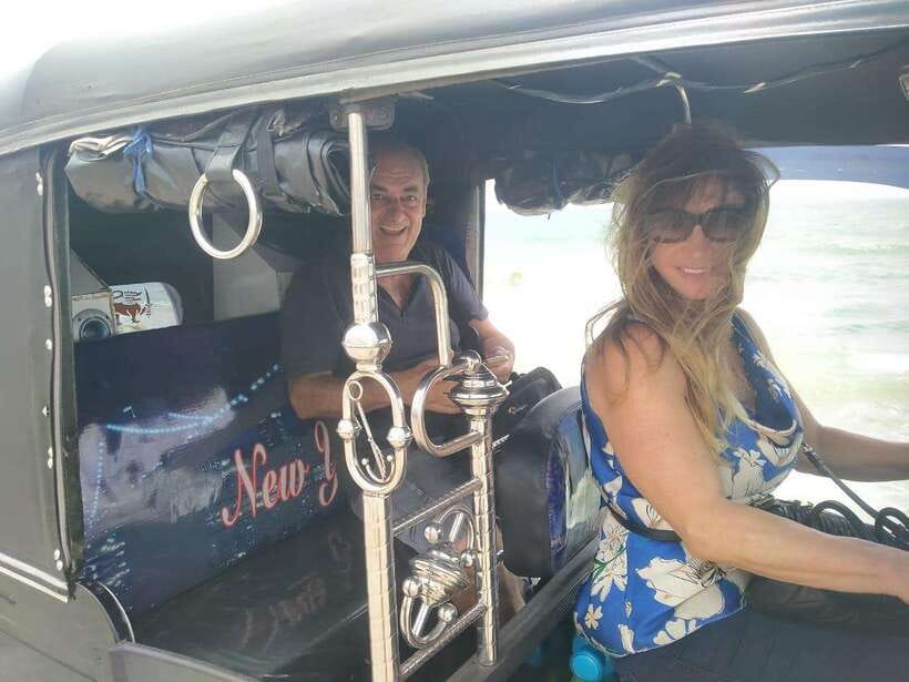 Colombo Sightseeing Private Tour by Tuk Tuk MorningOREvening - Independence Square and Viharamahadvi Park