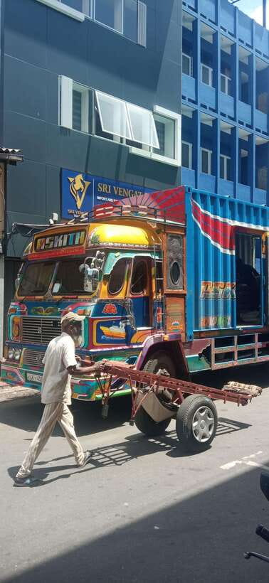 Colombo Sightseeing Private Tour by Tuk Tuk MorningOREvening - Pettah and the Old Town Hall
