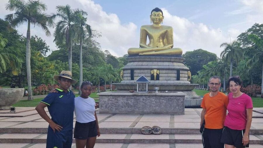Colombo: Sightseeing Tour by Tuk Tuk Safari - All Inclusive - Independence Square and tea provide a quieter finish