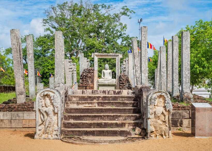 Colombo: Sri Lanka Cultural Triangle Hotspots 2-Day Tour - Polonnaruwa: temples, palaces, and a vanished capital