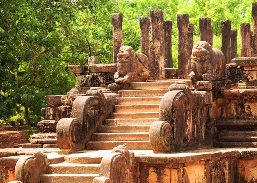 Colombo: Sri Lanka Cultural Triangle Hotspots 2-Day Tour - Pidurangala cave temple, a quieter change of pace