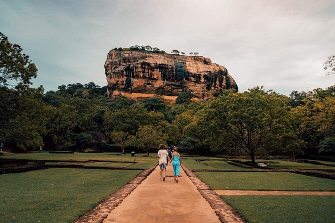 Colombo to Kandy Shuttle with Dambulla Sightseeing Tour - Sigiriya in a three-hour visit