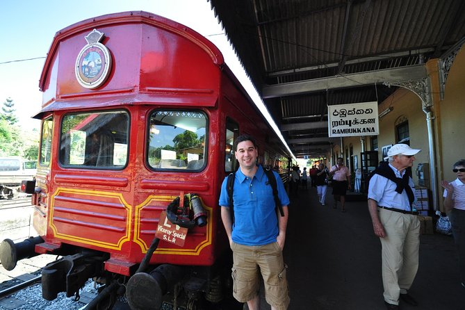 Colombo to Kandy Train Tickets (Reserved Seats) - The changing scenery between Colombo and Kandy