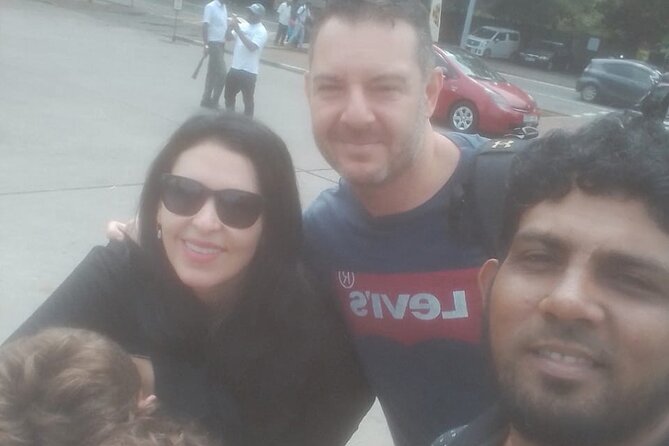 Colombo Tuk Tuk City Tour - Beira Lake and two very different Buddhist visits