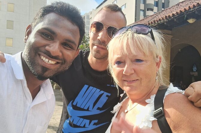 Colombo tuk tuk city tour -Entry Fees, and food Included - Viharamahadevi Park and the Red Mosque