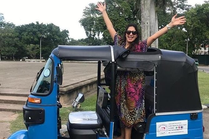 Colombo Tuk Tuk City Tour -Sightseeing Entry Fees & Food Included - The port and Galle Face Green shift the mood