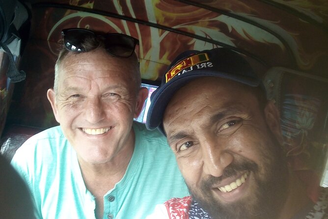 Colombo Tuk Tuk city tour with friendly Tuk driver(All inclusive) - Colombo Fort, lighthouse, and the sea