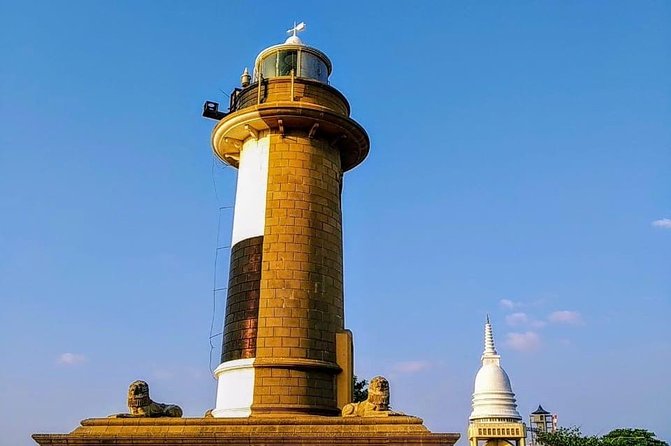Colombo TUK TUK CITY Tours -Sightseeing Entry Fees - Pettah and the Red-and-White Mosque