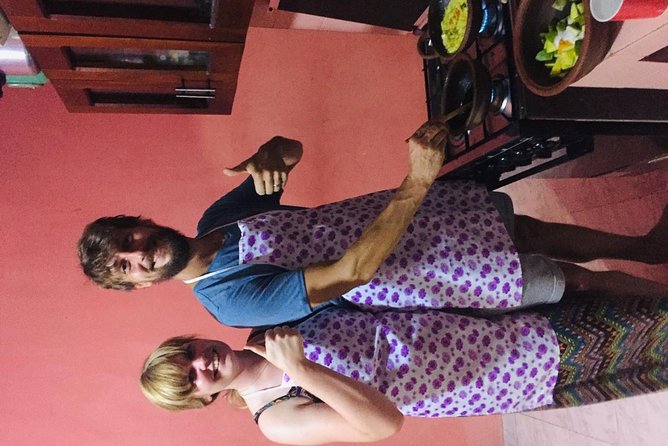Cooking class in Srilanka - Learning Sri Lankan spices as you cook