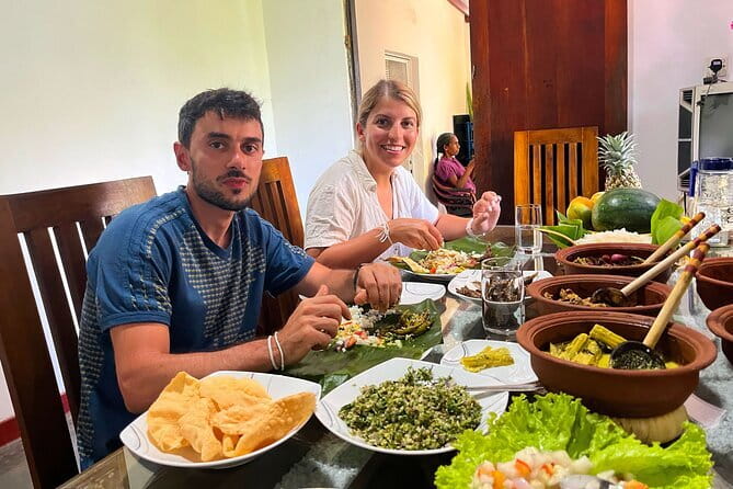 Cooking Class Sri Lanka with Locals - Starting at a Local Market