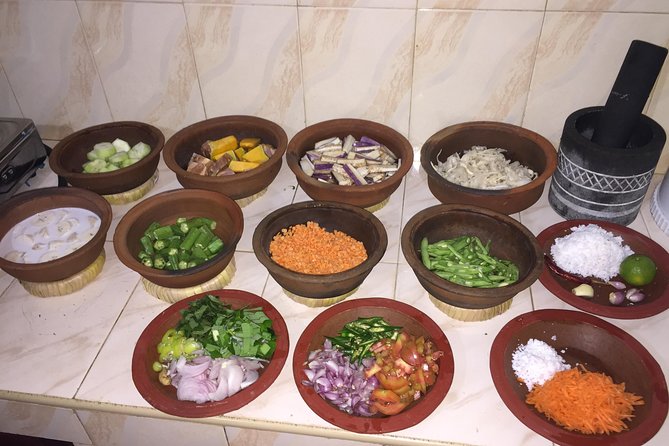 Cooking Classes in Sri Lanka - Learning Sri Lankan spices and herbs