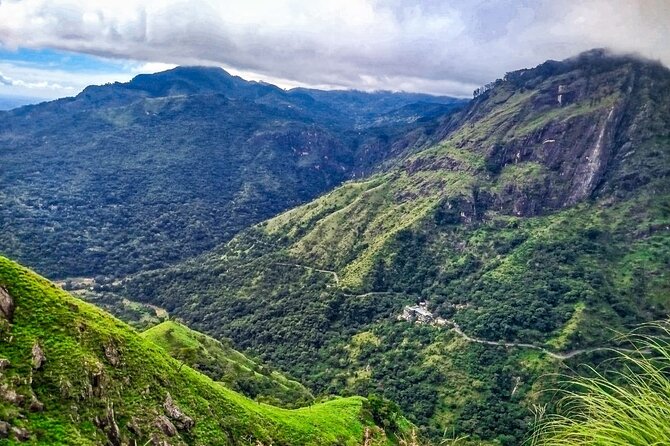 Customized Multi-Day Private Tour Packages in Sri Lanka - Day 2: Kandy’s sacred temple and hilltop views