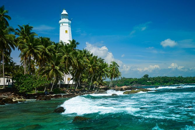 Day Excursions to Galle Fort & Bentota from Colombo - Entering Galle Fort by the lighthouse