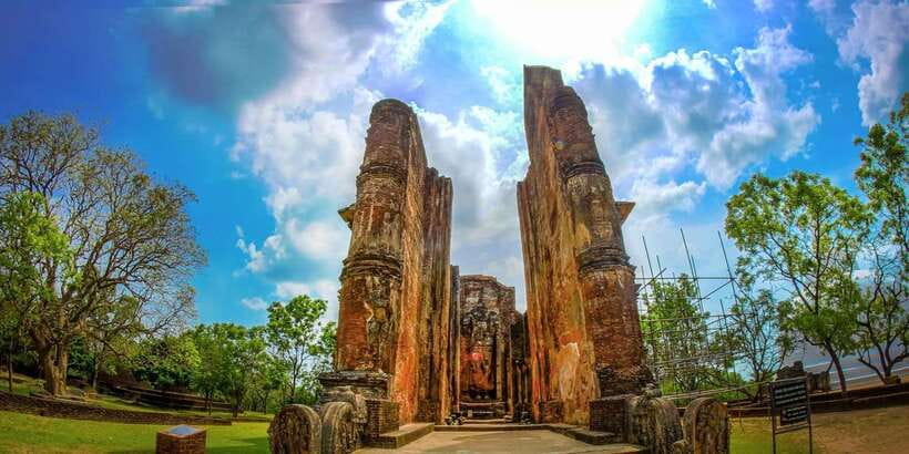 Day Trip to the Ancient Capital of Polonnaruwa From Colombo - Walking through the ancient capital