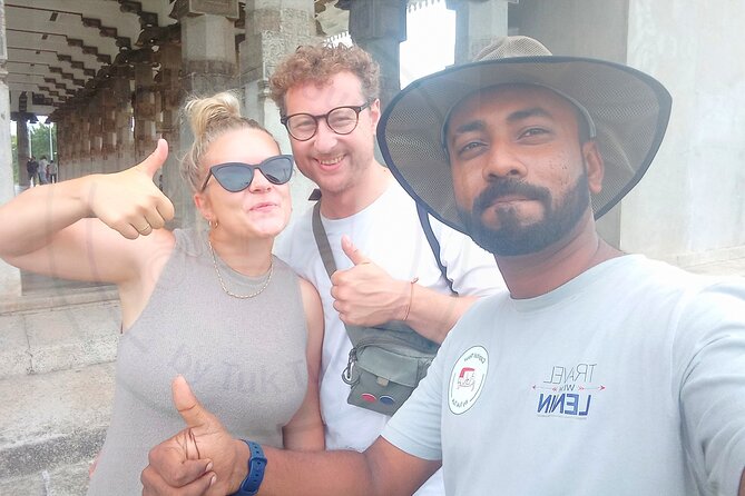 Explore Colombo by Tuk Tuk – All Entry Fees Included - Sri Ponnambalam Vanesar Kovil adds a Hindu perspective