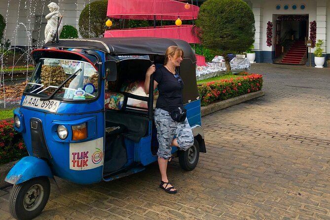 Explore Colombo by Tuk Tuk Morning & evening (Private Tours) - Galle Face Green and the coast