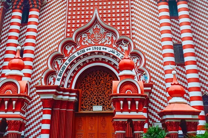 Explore Colombo City Highlights in a Private Tuk Tuk - Why a tuk tuk is a smart way to see Colombo
