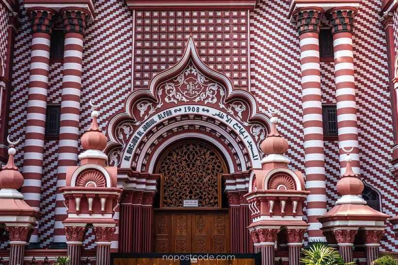 Explore The Colombo City by Private Tuk Tuk or Car - Pettah Market, where Colombo gets noisy and practical