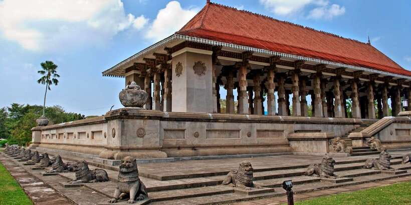Explore The Colombo City by Private Tuk Tuk or Car - Colonial Colombo, Dutch Hospital, and old city details