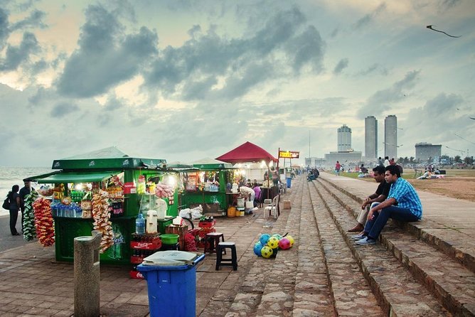 Full Day Colombo City Tour - Galle Face, the lighthouse, and Colombo’s seaward edge