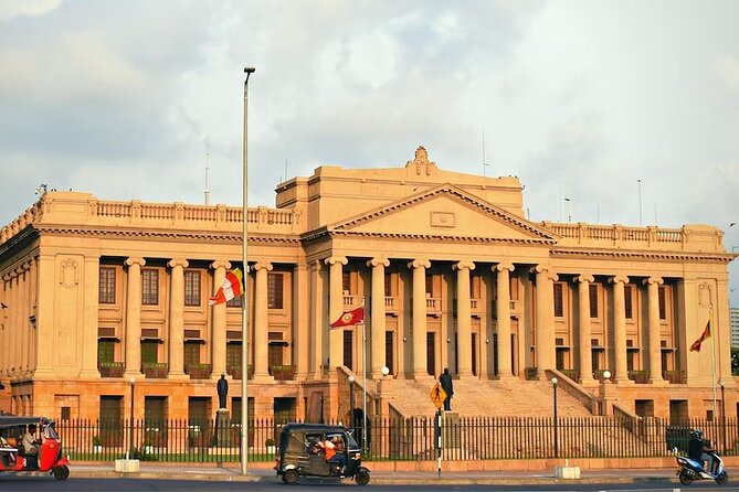 Half Day City Tour of Colombo - Fort, the lighthouse, and colonial Colombo
