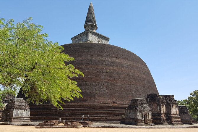 Highlights of Sri Lanka 8 Days Private Tour - Day 1: Anuradhapura and the island’s ancient Buddhist capital