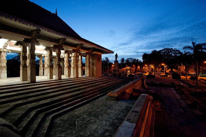 Luxury Night Cycle Tour of Colombo - The Dutch Hospital and Colombo Fort