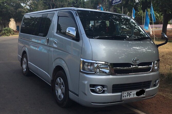 Luxury Private Van and Car Hire in Srilanka - From the arrival hall to your Colombo hotel