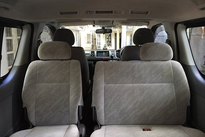 Luxury Private Van and Car Hire in Srilanka - What the driver adds to the ride
