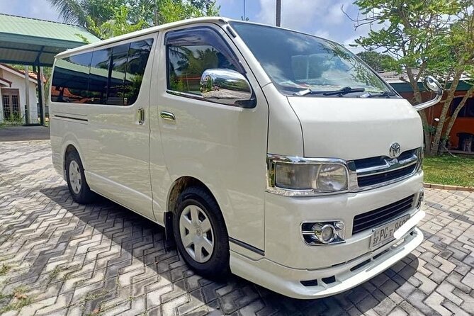 Luxury Private Van and Car Hire in Srilanka - Choosing between a car, KDH van, and minibus