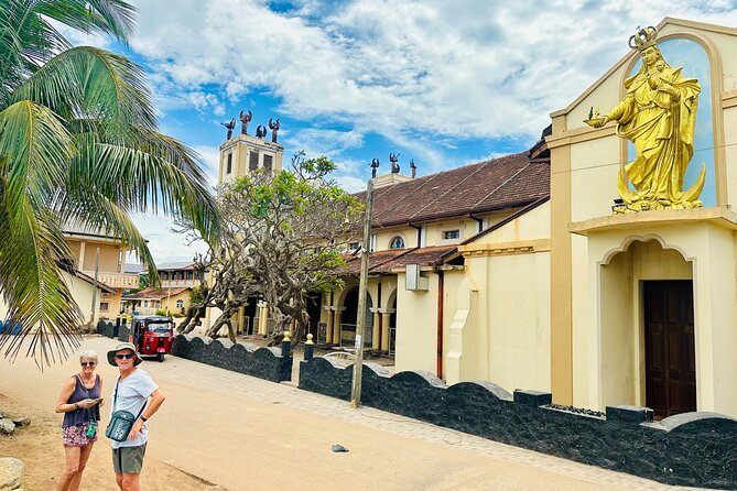 Negombo City Tour by Tuk Tuk with hotel pickup - One hour at Angurukaramulla Temple
