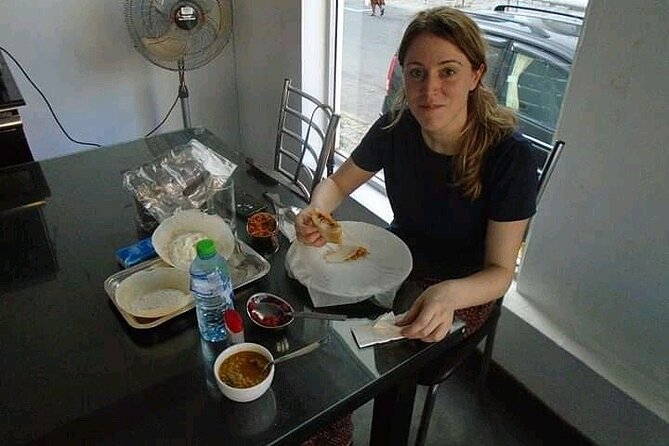 Negombo Express Food Tour with 7+ Tastings - The finale: seafood kottu and coconut rotti