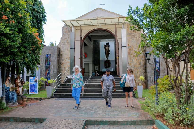 Negombo: private half day city tour with hotel transfers - Along the Dutch canal to the sea street