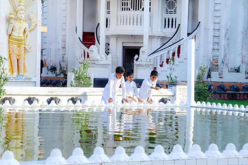Negombo: Private Half-Day Tuk-Tuk Tour with Hotel Transfers - Main Street, Wellaweediya, and the feel of town