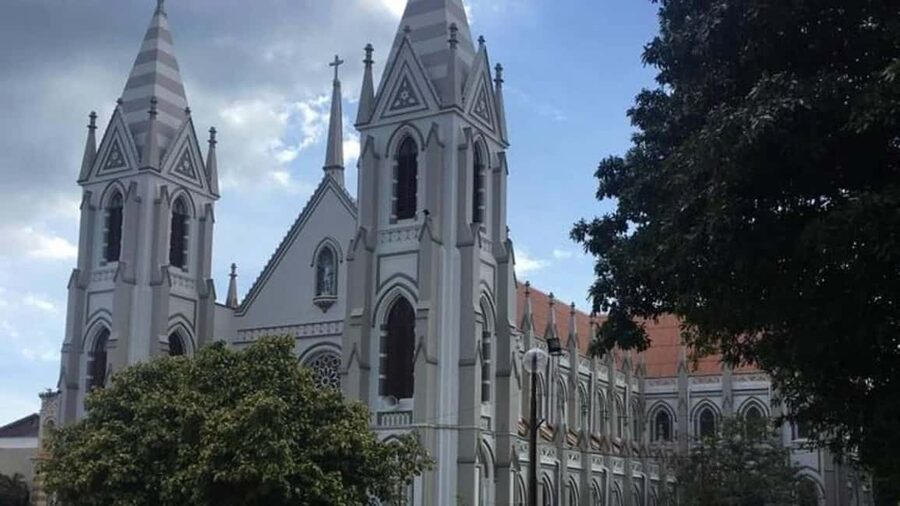 Negombo Private Tour: Market, Temples & Canal - What the Premium Package adds