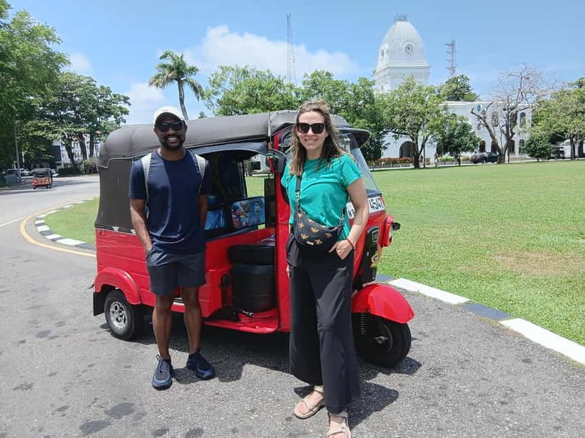 Personal Guided Colombo City Tour by Tuk Tuk - All Inclusive - Gangaramaya Temple and Beira Lake