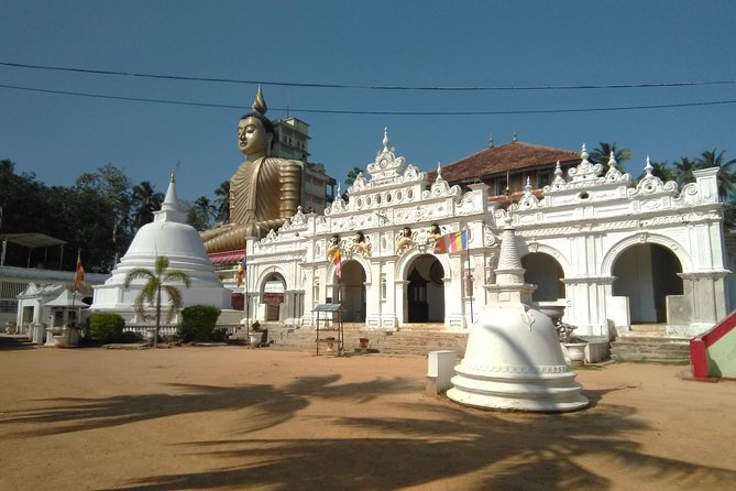 Private all inclusive Day tour southern Sri Lanka Bentota and Galle - Two hours among the islands of Madu River