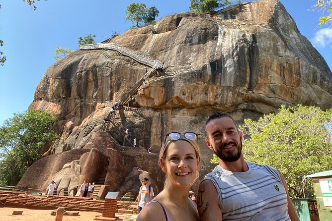 Private Car & Driver for 07 Days Tour In Sri Lanka - Day 3: Kandy temples, gardens, and a cultural show