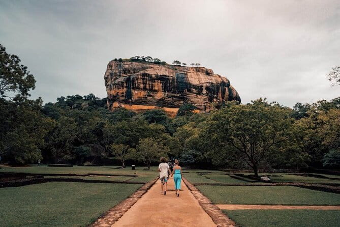 Private Car & English-Speaking Driver – Sri Lanka Island wide - Luggage, children, and special requests
