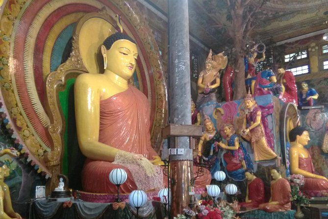 Private City tour in Colombo By tuk tuks or Cars - Gangaramaya Temple and its surprising collection