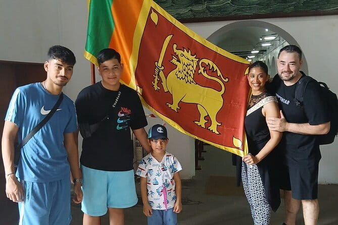 Private Colombo City Tour by Tuk Tuk - Gangaramaya Temple starts the cultural tour