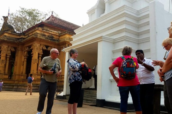Private Half-Day Colombo City Tour - Dutch Hospital and the floating market