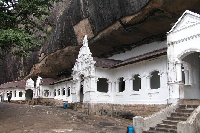 Private Sigiriya Day Tour and Authentic Sri Lankan Lunch Buffet - Pidurangala Rock: a second climb and a different choice