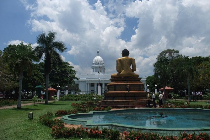 Shangri-La Colombo City Tour. - Red Mosque, colonial streets, and old Colombo