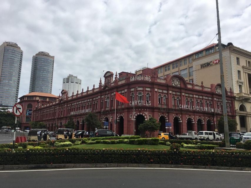 Shore Excursion Colombo Highlight Tour from Passenger Pier. - Galle Face Green and the modern waterfront
