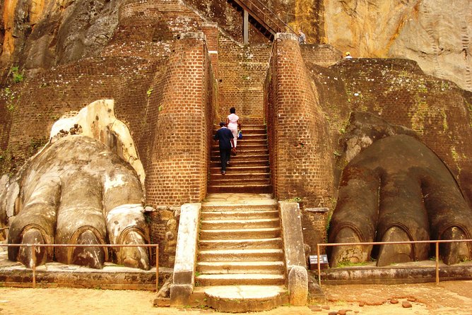 Sigiriya Day Tour from Colombo or Negombo by Private Car / Van - The guide and communication question